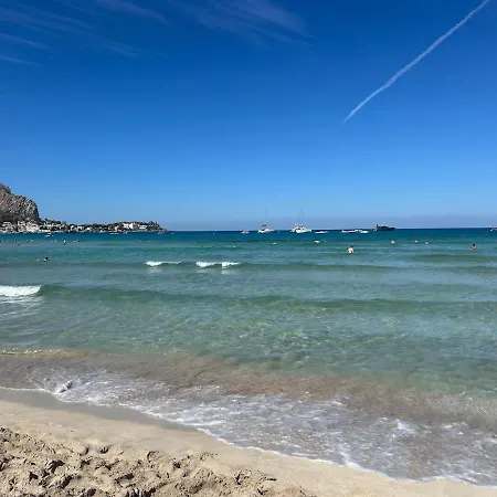 Ninni Mondello House-terrace&free Parking Casa vacanze *